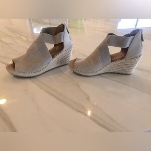 Light taupe wedge Kenneth Cole Gentle Souls size 7